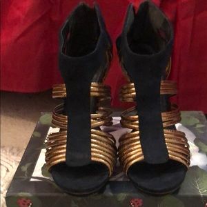 Tory Burch Navy Blue and Gold Pump